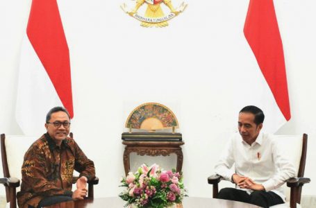 Jokowi Tanya Amandemen UUD 1945 ke Zulhas