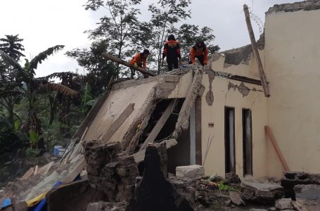 Diguyur Hujan Deras, Rumah Warga di Belik Jadi Korban Tanah Longsor