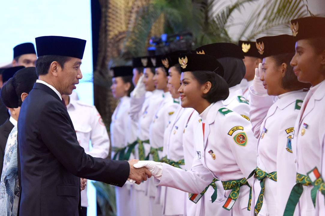 Jokowi Kukuhkan 76 Anggota Paskibraka HUT Kemerdekaan RI ke-78 Tahun