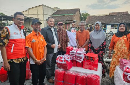 Wisnu Jaya Salurkan Bantuan Logistik Untuk Korban Kebakaran di Semarang
