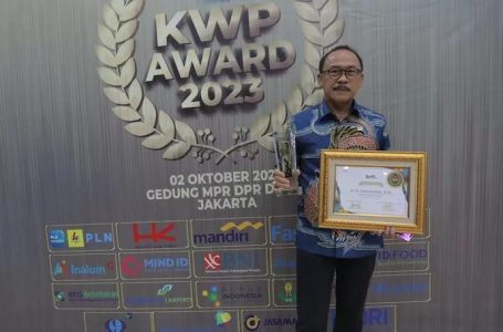 Suhardi Duka Raih Legislator Peduli Lingkungan Dalam Ajang KWP Award 2023